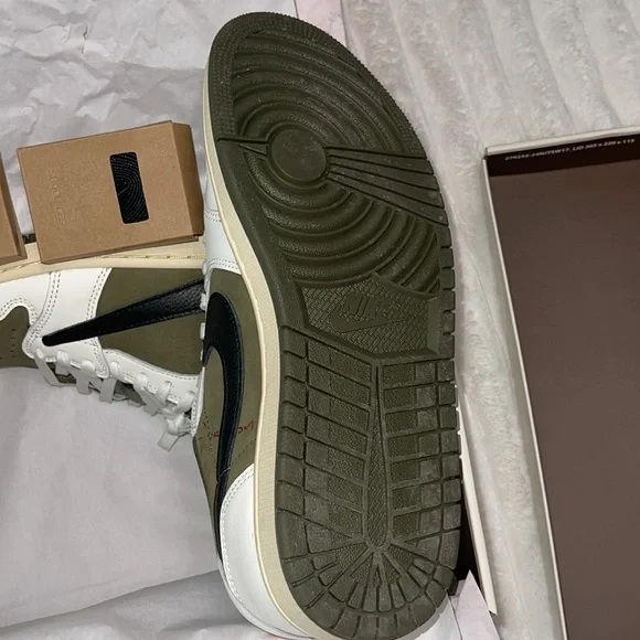 Travis Scott X Nike Air Jordan 1 Retro Low ‘Reverse Olive’ | Size 8.5 Men - Picture 2 of 6